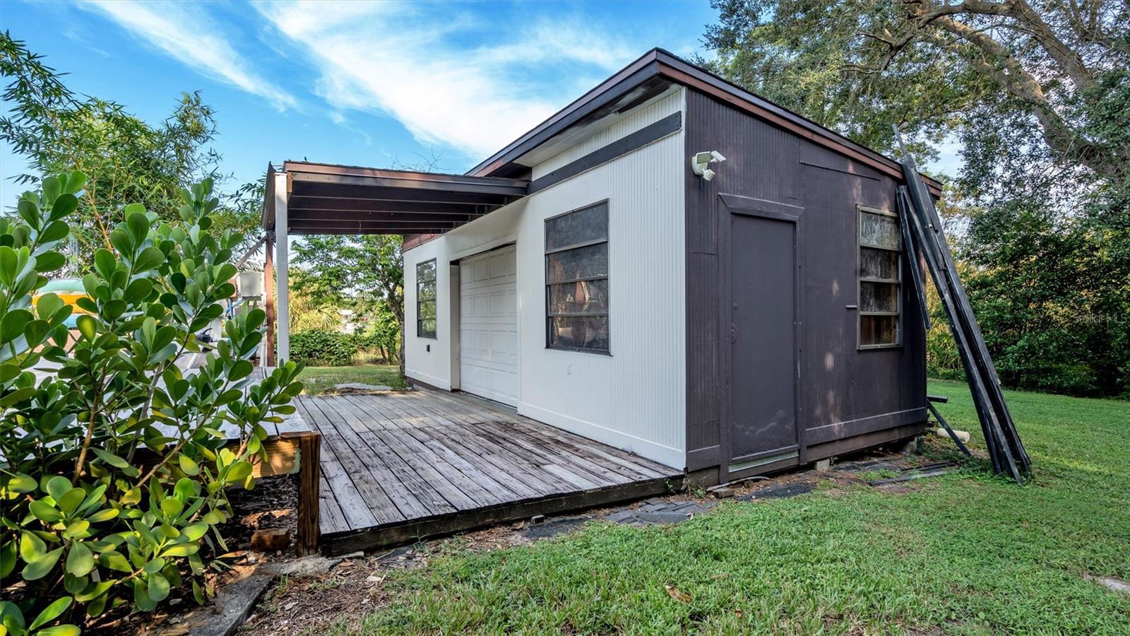 2123 LAKE BENTLEY CT