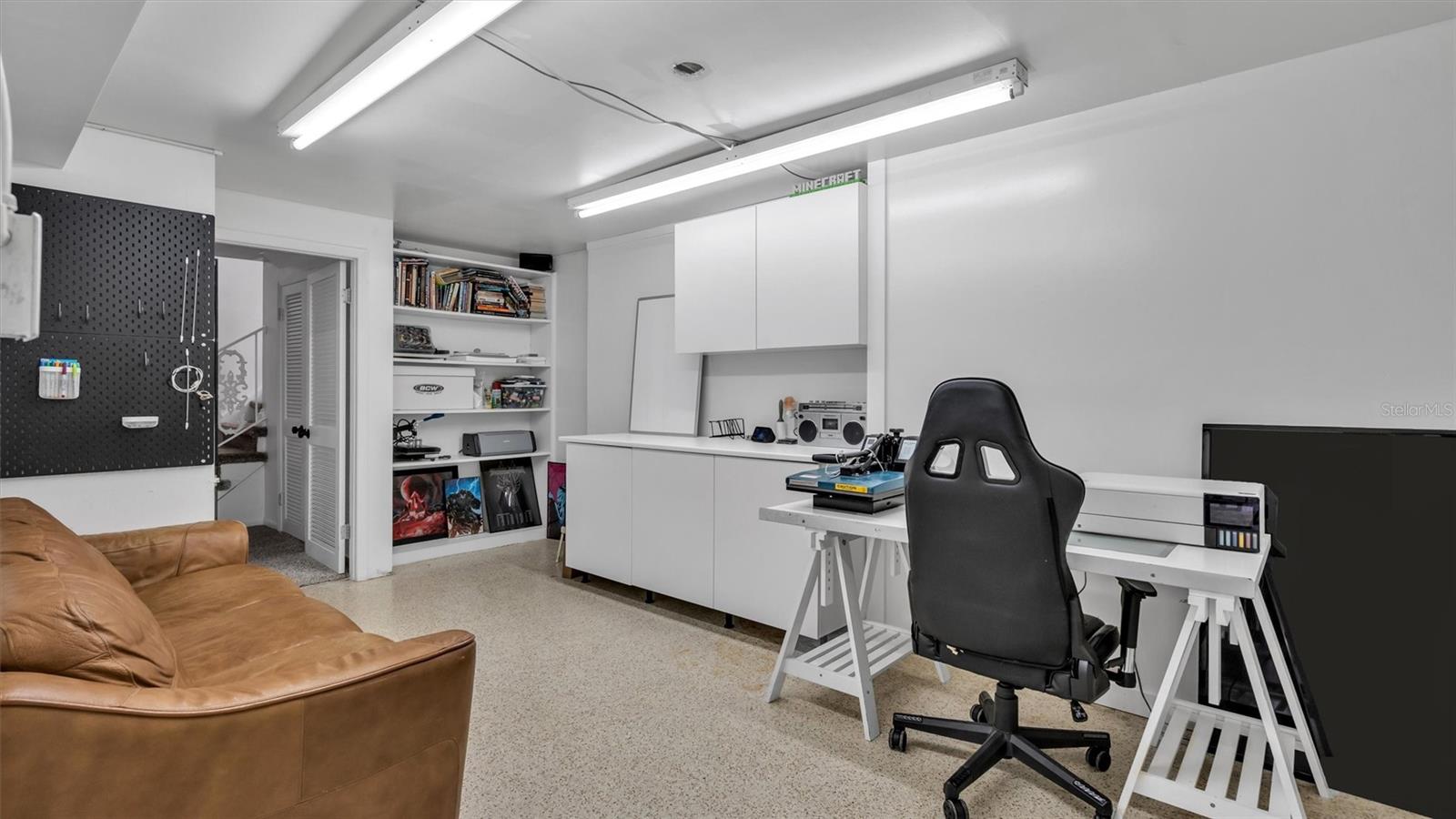 2123 LAKE BENTLEY CT