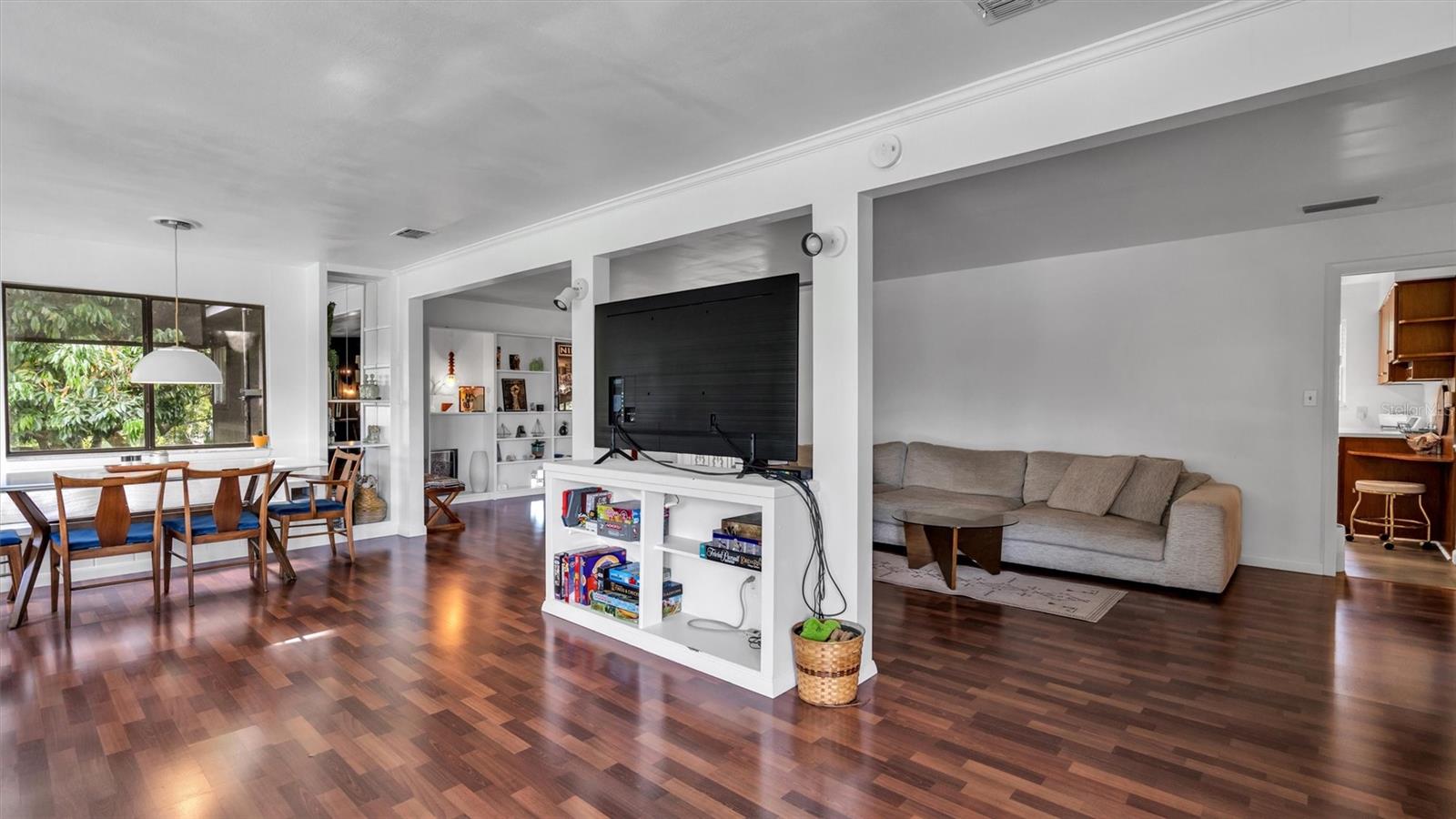 2123 LAKE BENTLEY CT