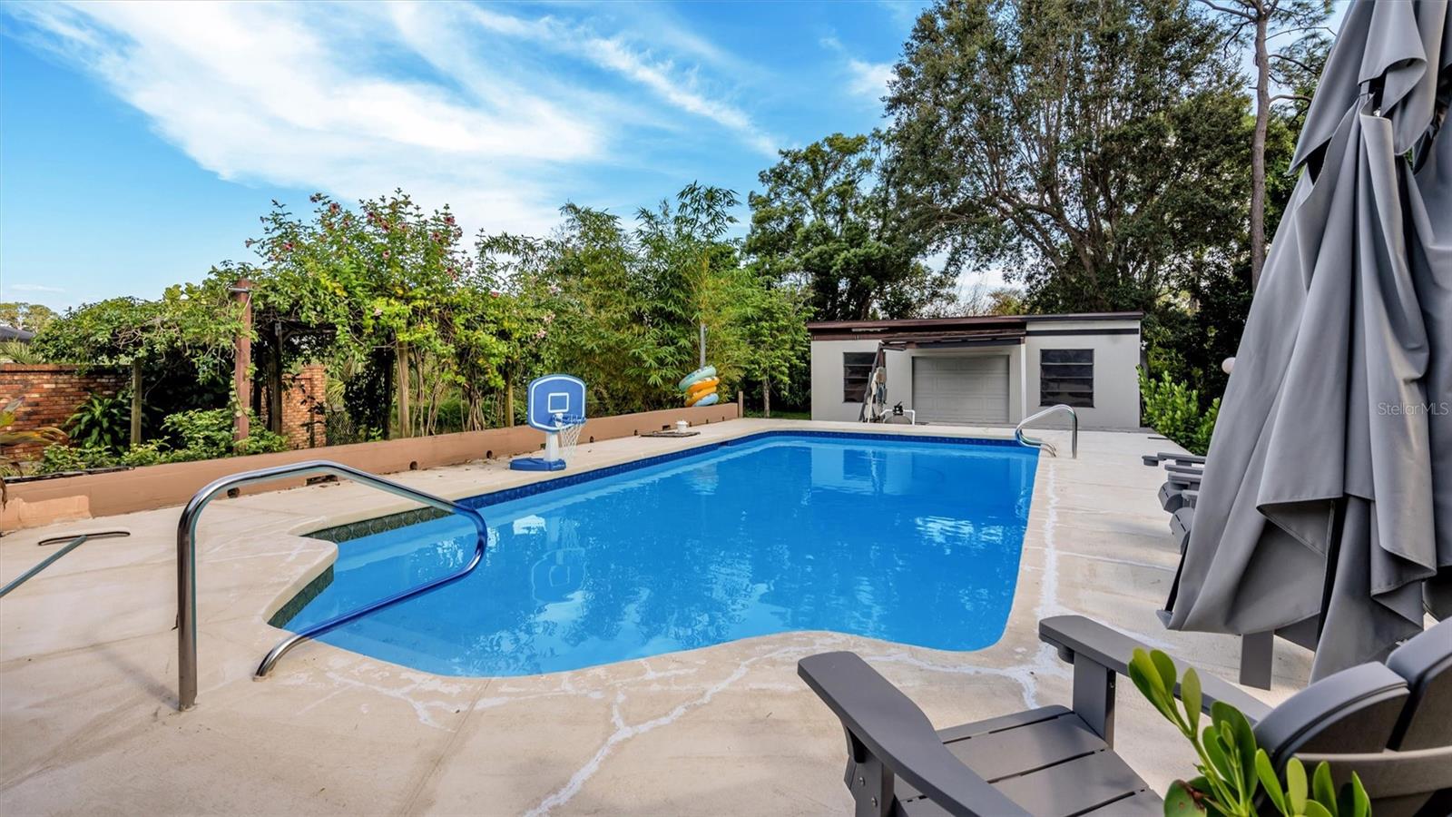 2123 LAKE BENTLEY CT