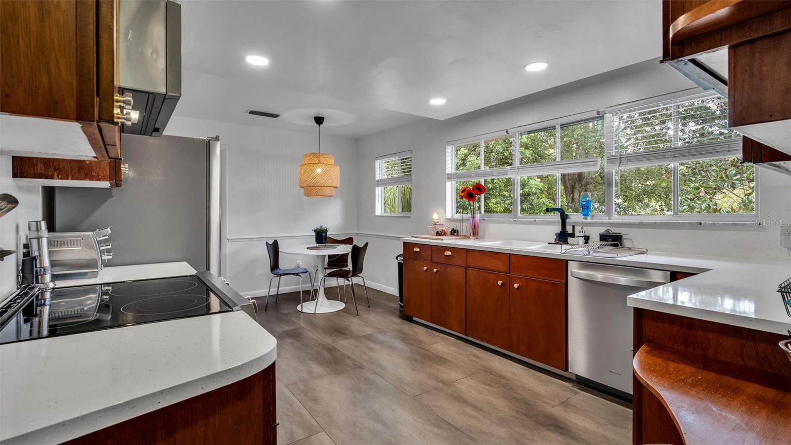 2123 LAKE BENTLEY CT