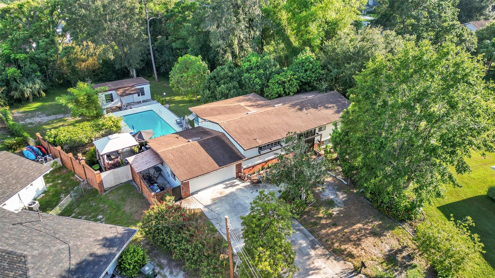 2123 LAKE BENTLEY CT