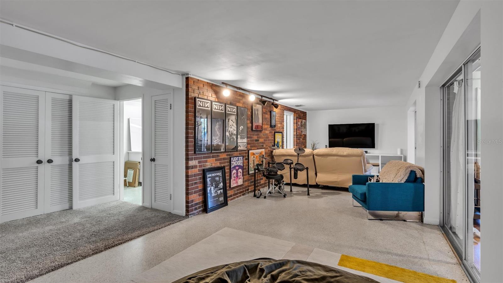 2123 LAKE BENTLEY CT