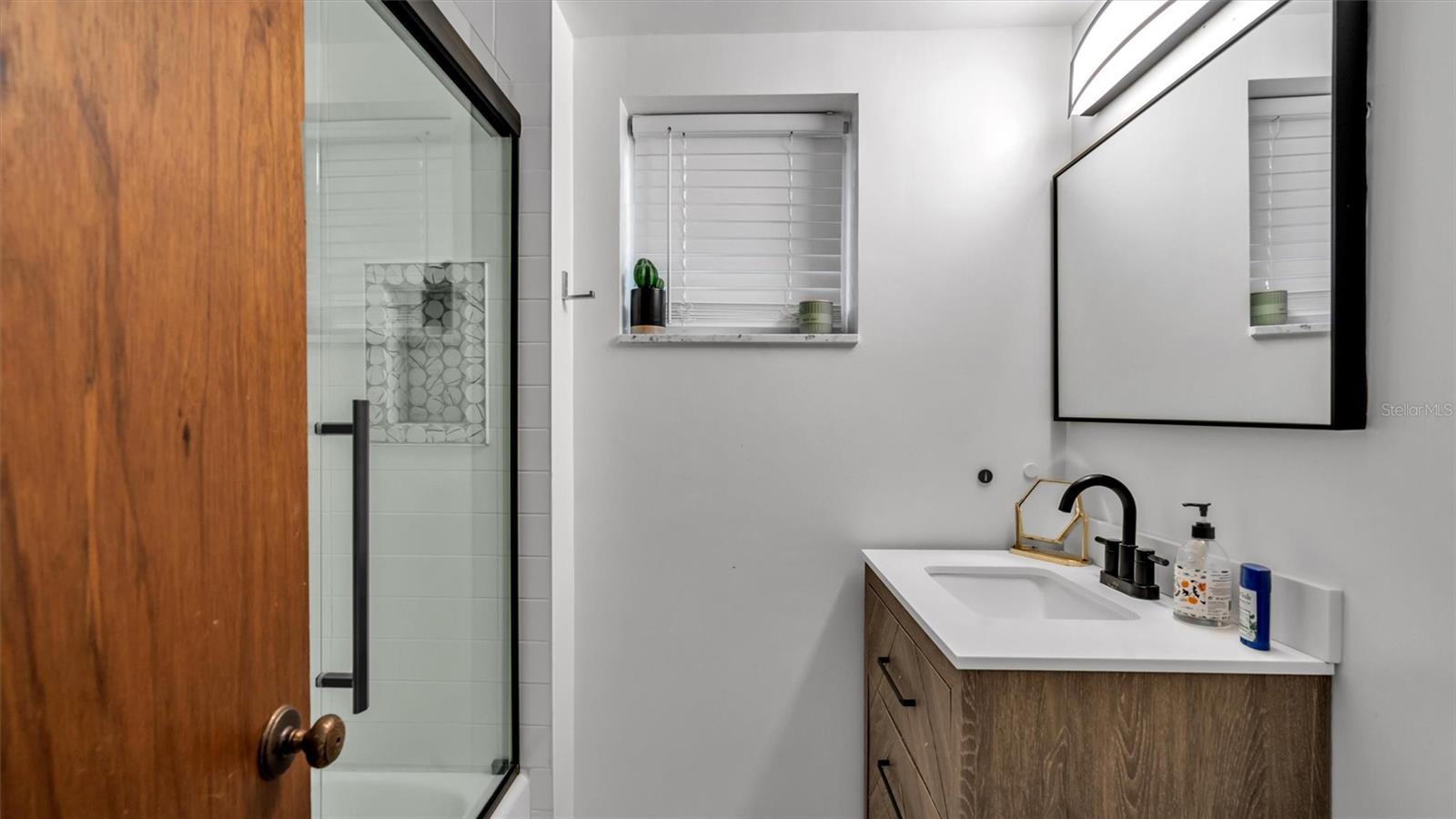 2123 LAKE BENTLEY CT