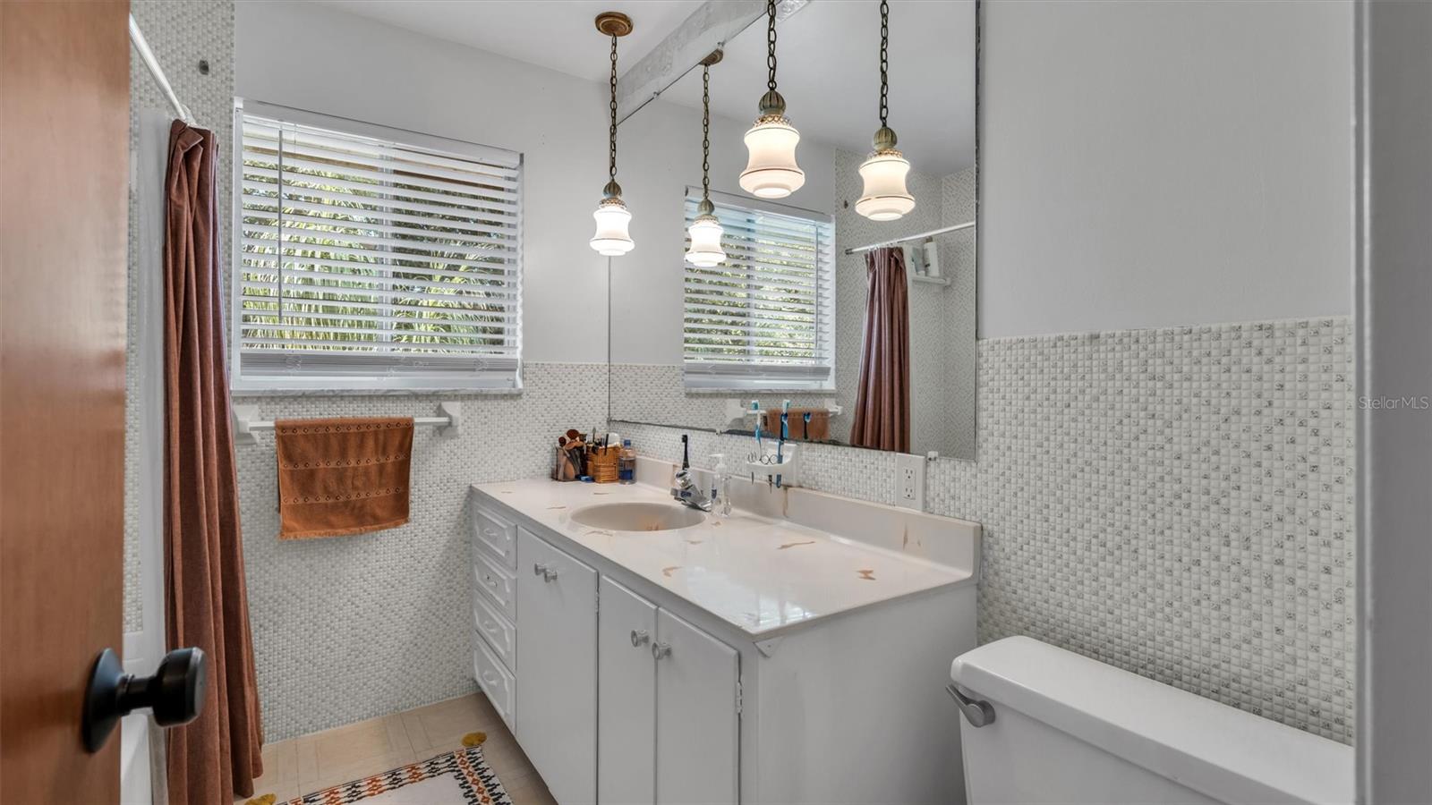 2123 LAKE BENTLEY CT