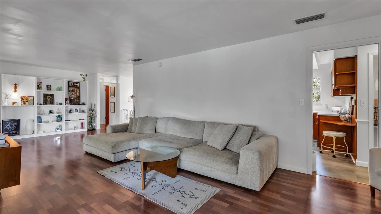 2123 LAKE BENTLEY CT