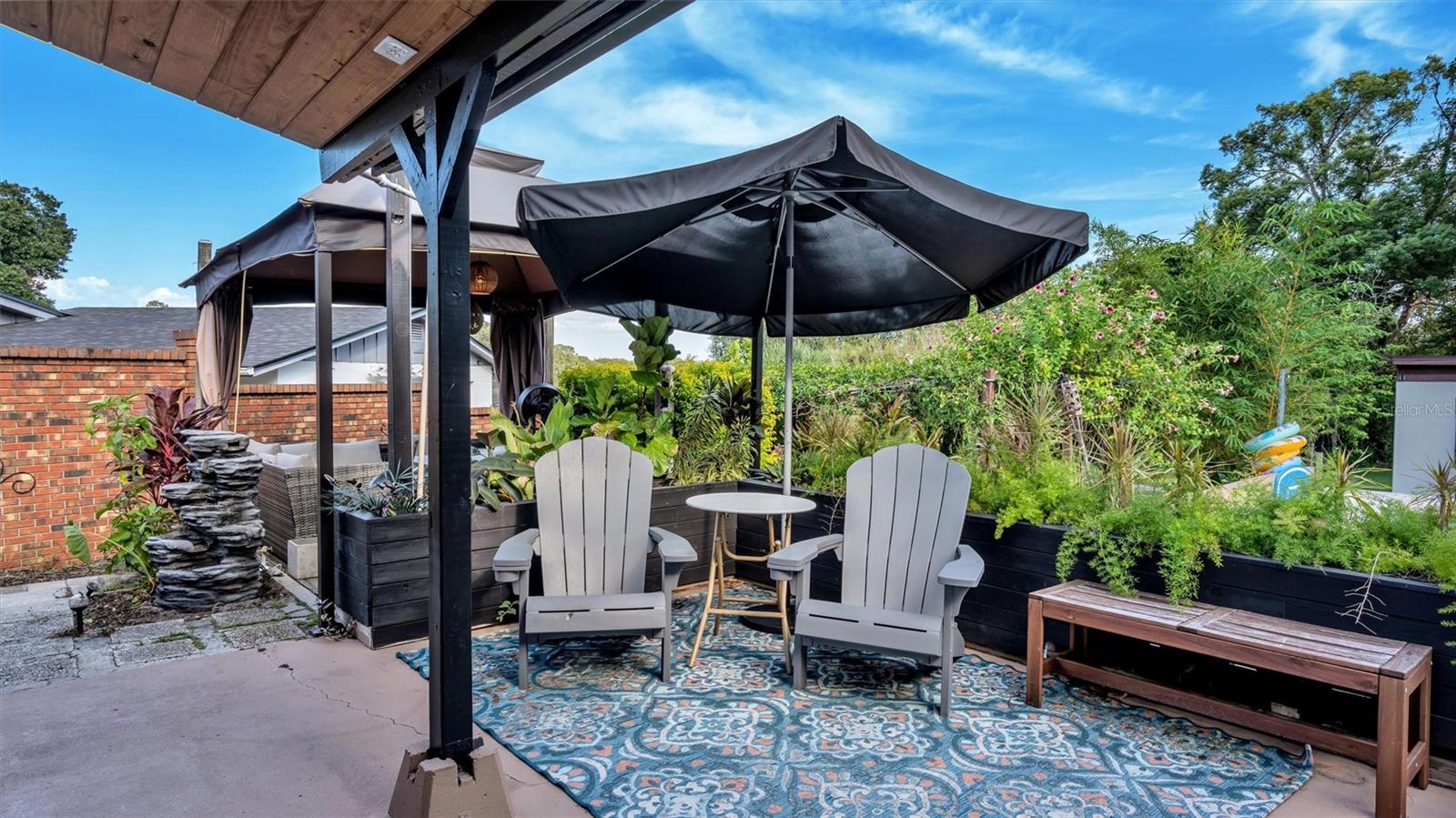 2123 LAKE BENTLEY CT