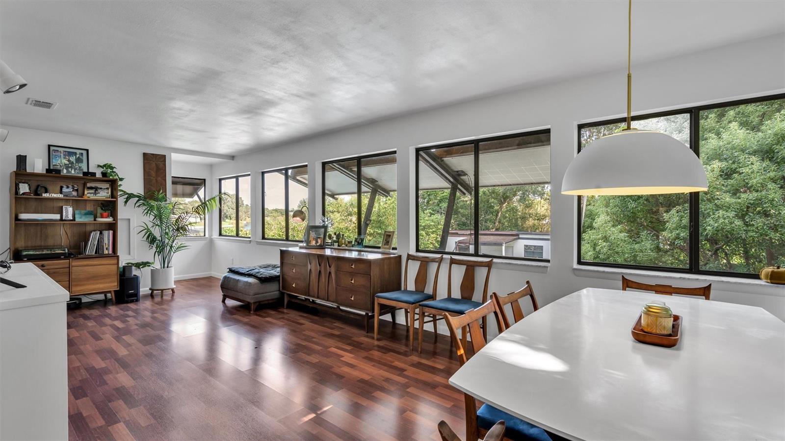 2123 LAKE BENTLEY CT