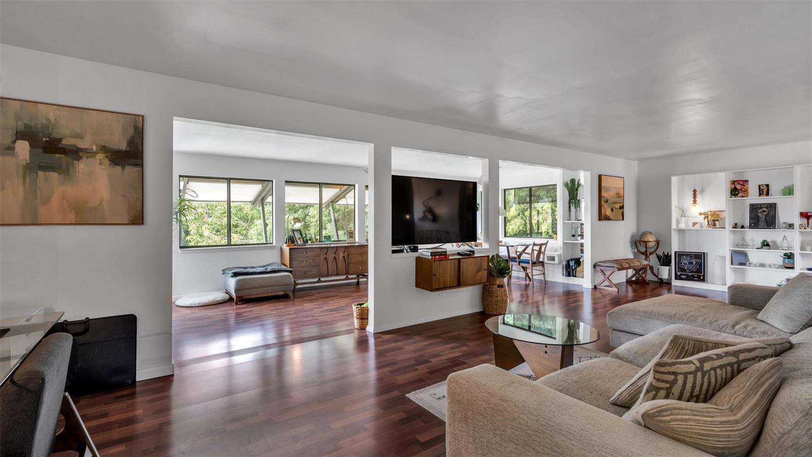 2123 LAKE BENTLEY CT