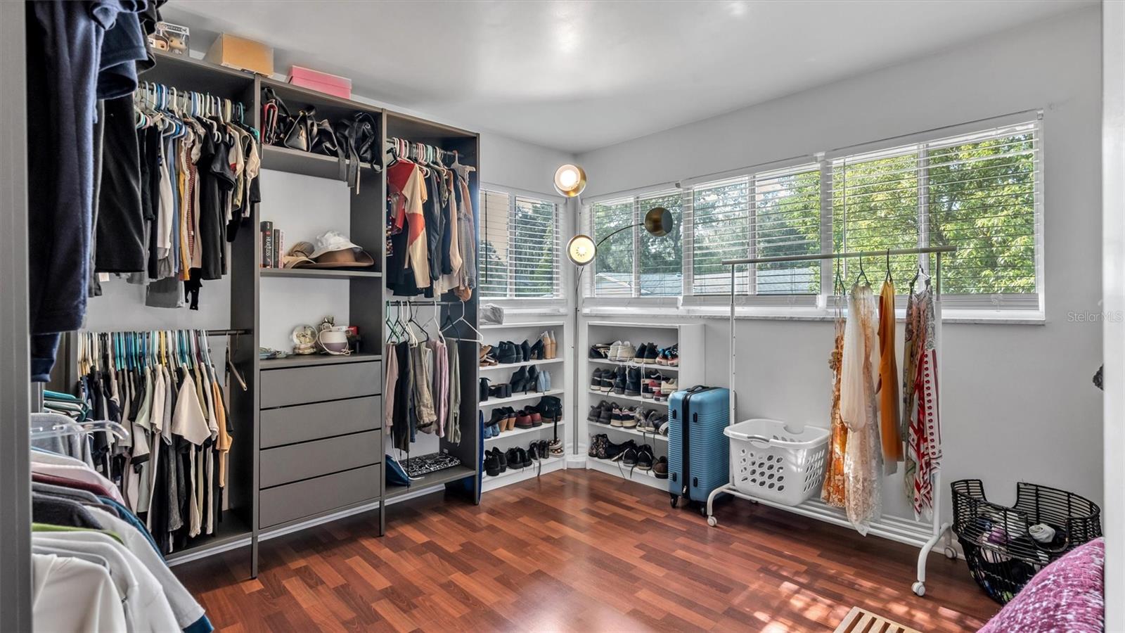 2123 LAKE BENTLEY CT