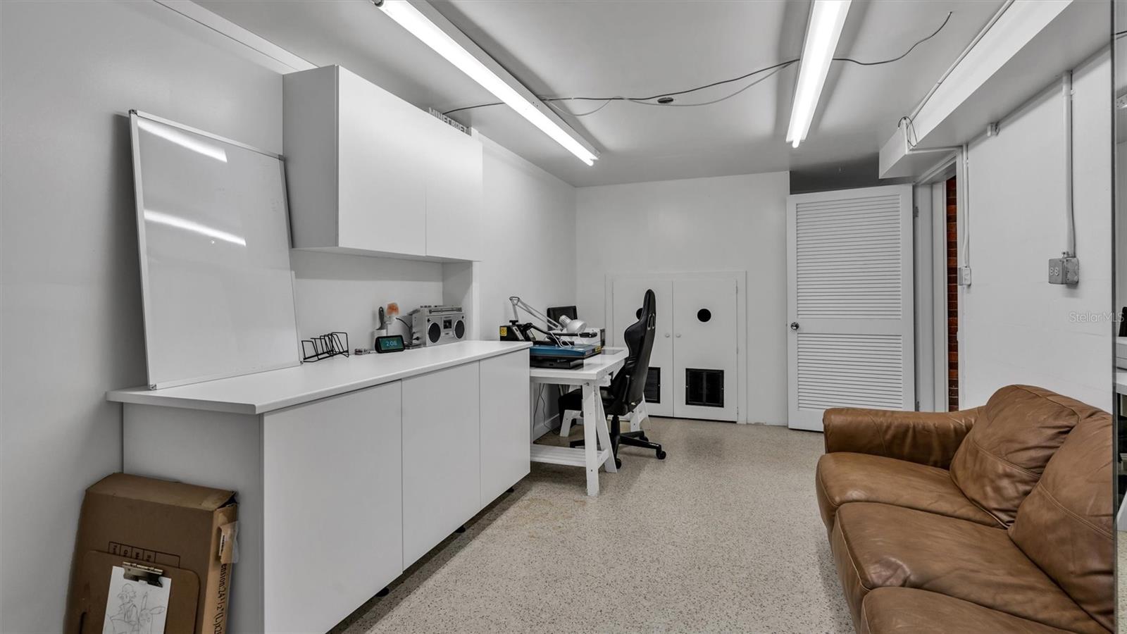 2123 LAKE BENTLEY CT