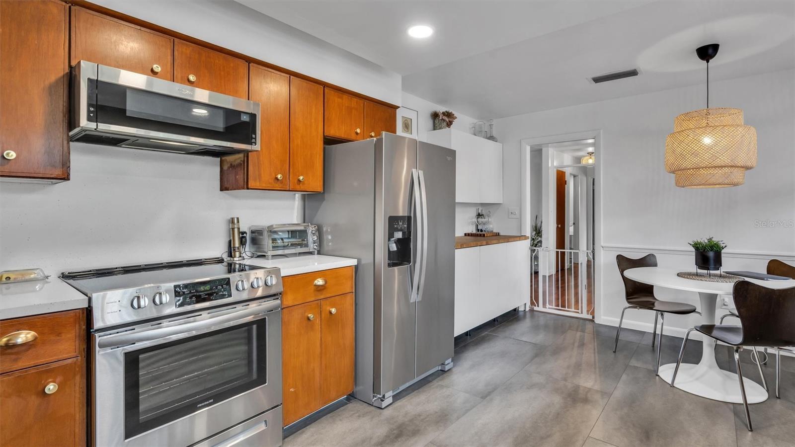 2123 LAKE BENTLEY CT