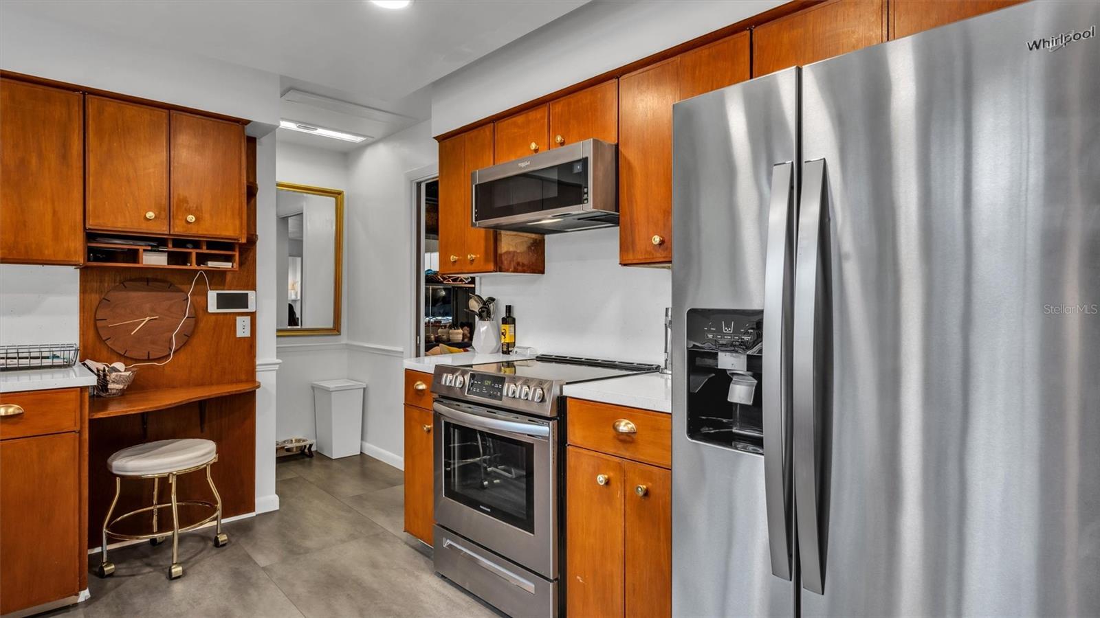 2123 LAKE BENTLEY CT