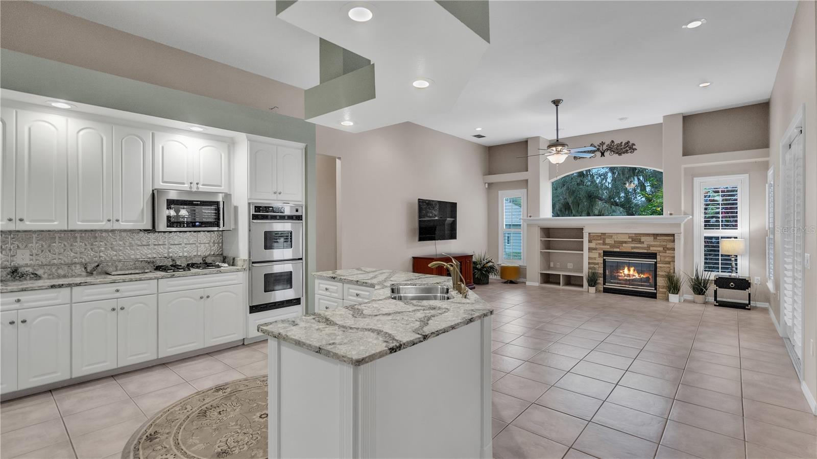 6857 CRESCENT OAKS CIR