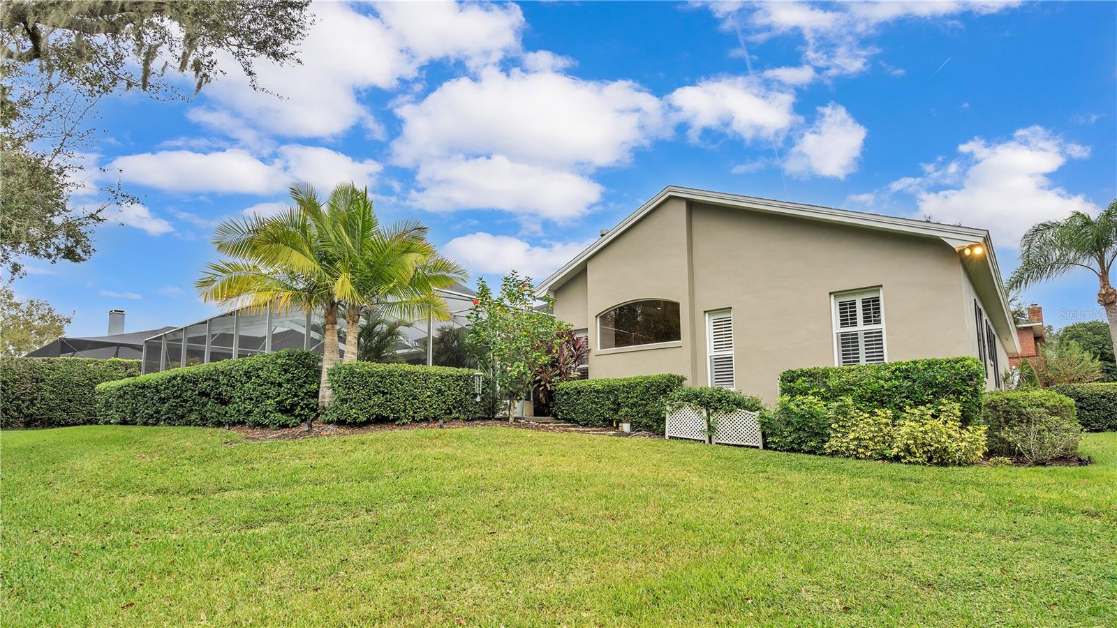 6857 CRESCENT OAKS CIR