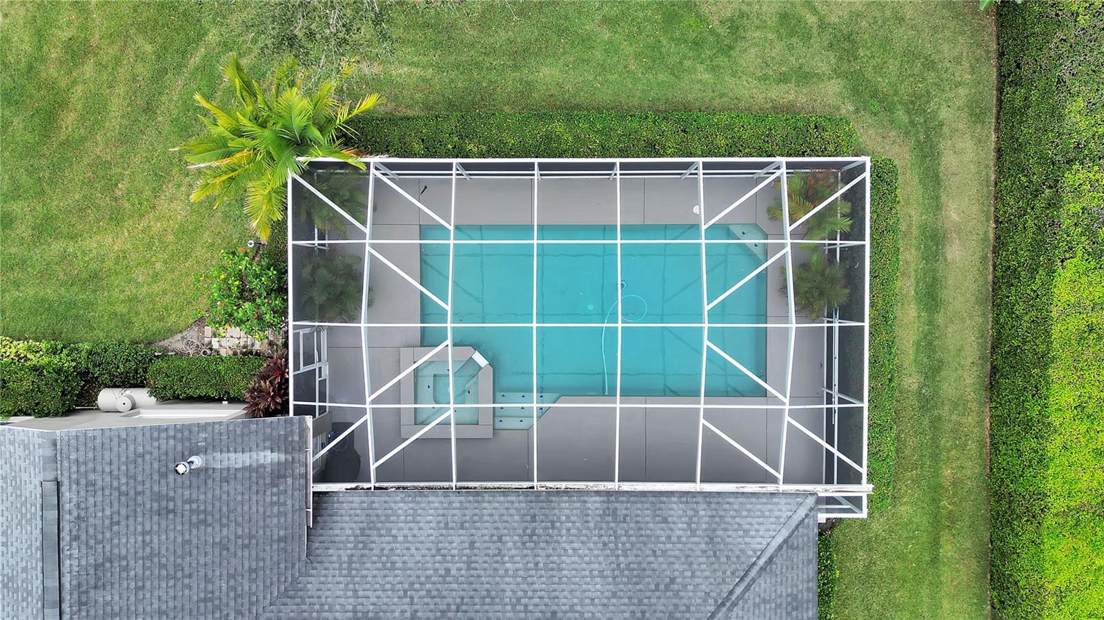 6857 CRESCENT OAKS CIR