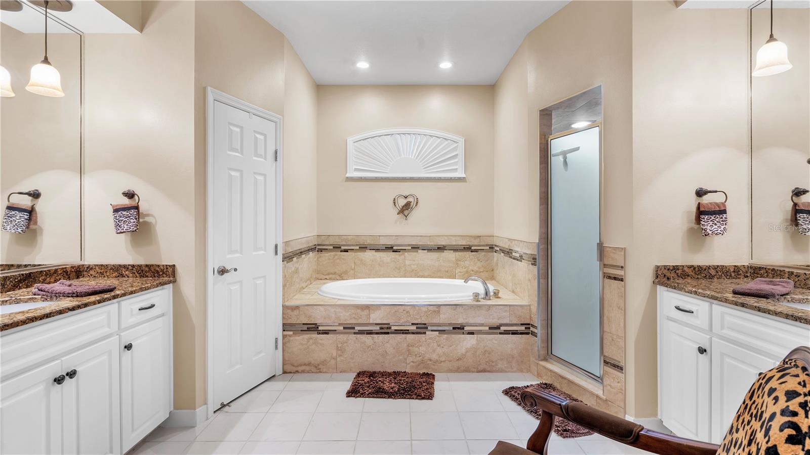 6857 CRESCENT OAKS CIR