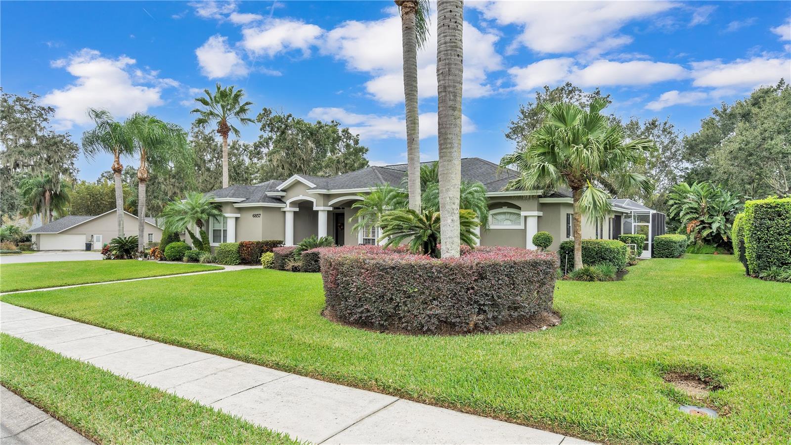 6857 CRESCENT OAKS CIR