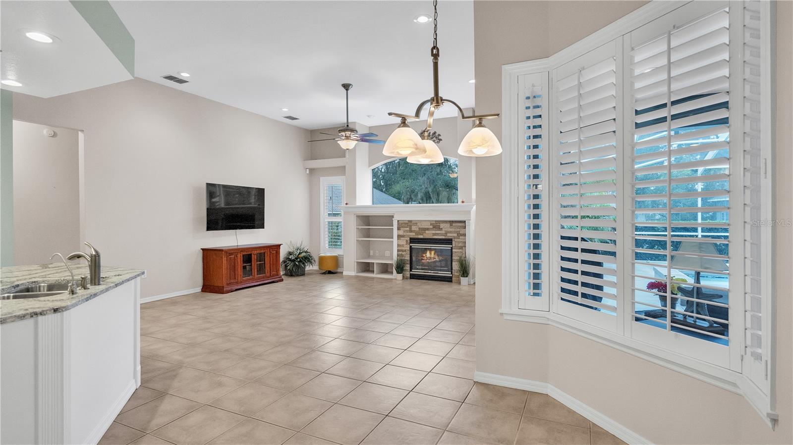 6857 CRESCENT OAKS CIR