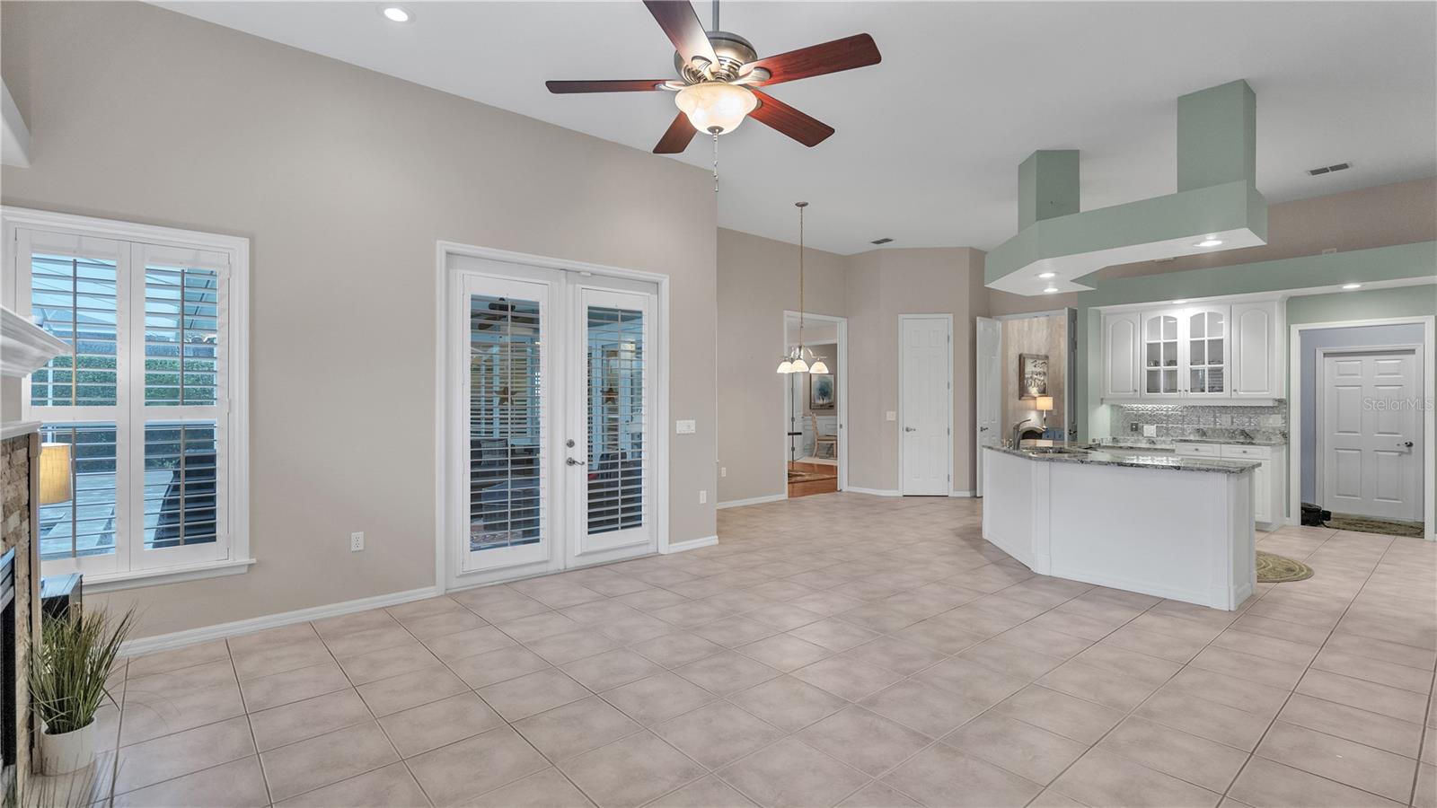 6857 CRESCENT OAKS CIR