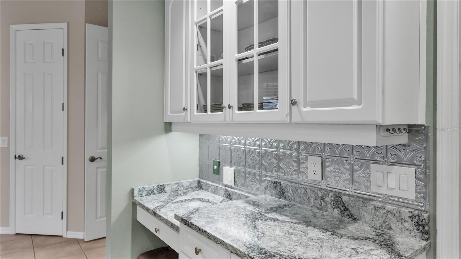 6857 CRESCENT OAKS CIR