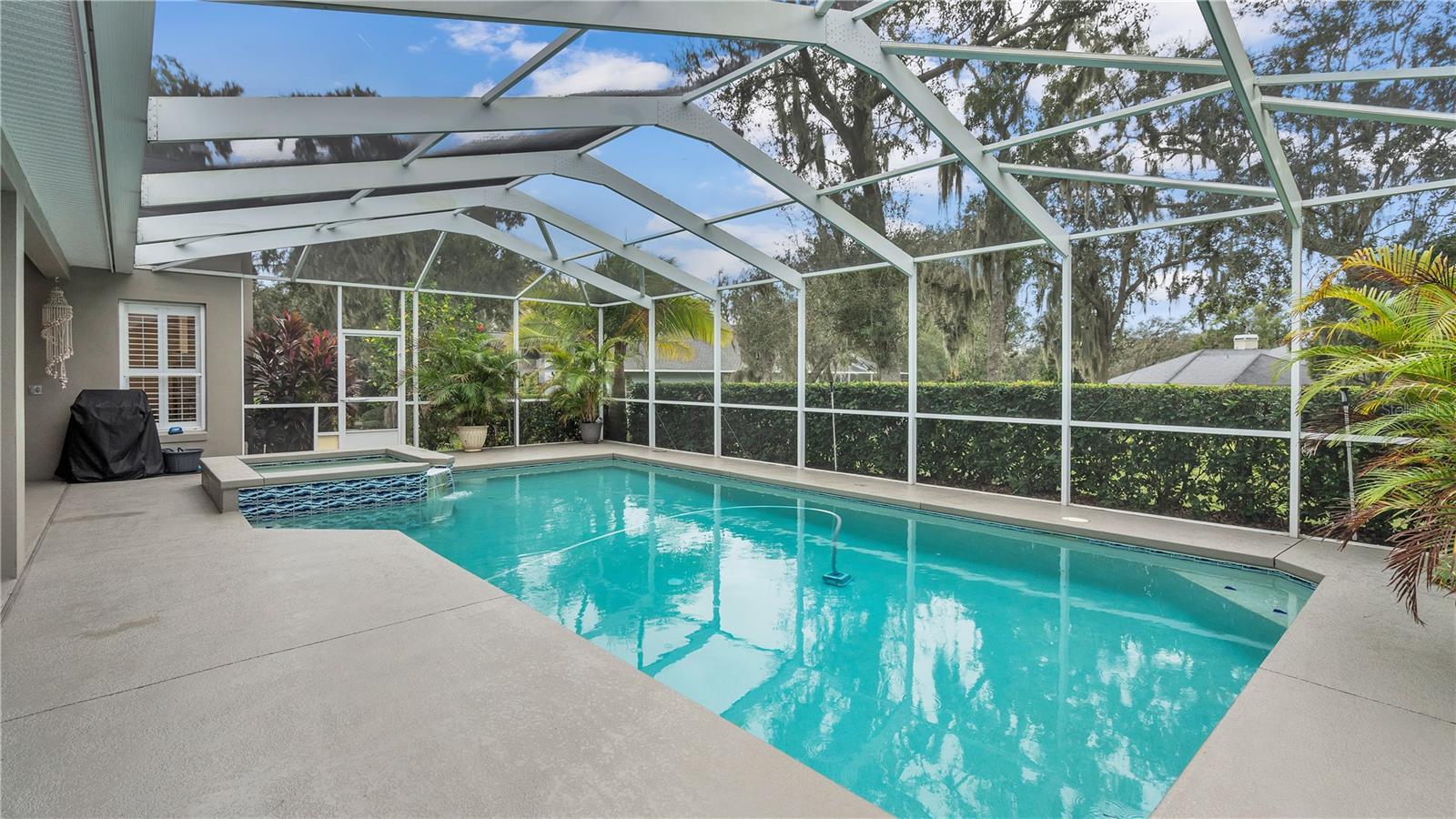 6857 CRESCENT OAKS CIR