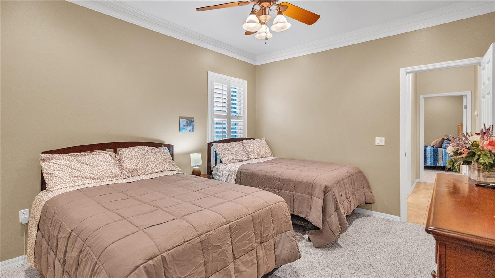 6857 CRESCENT OAKS CIR