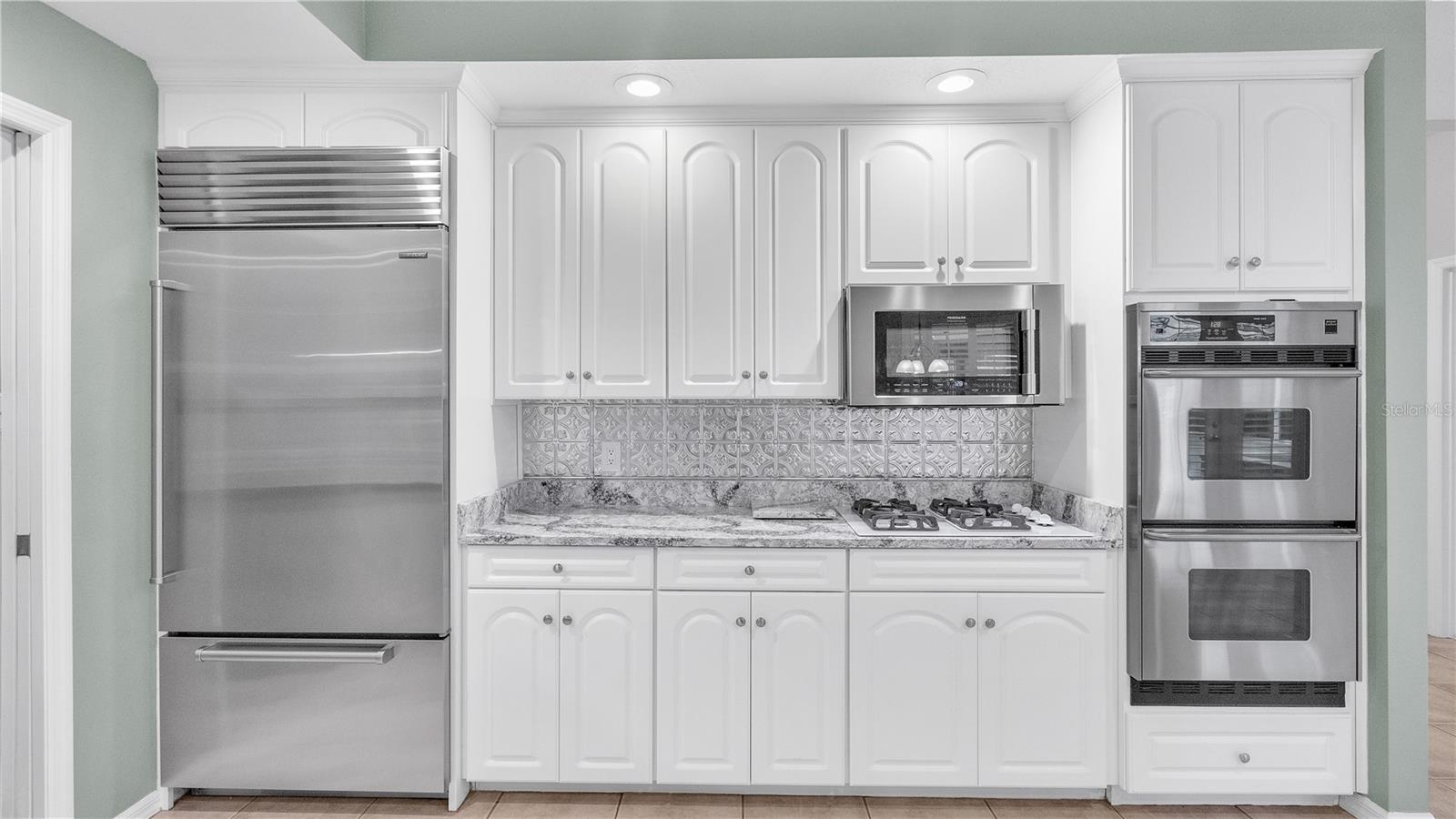 6857 CRESCENT OAKS CIR