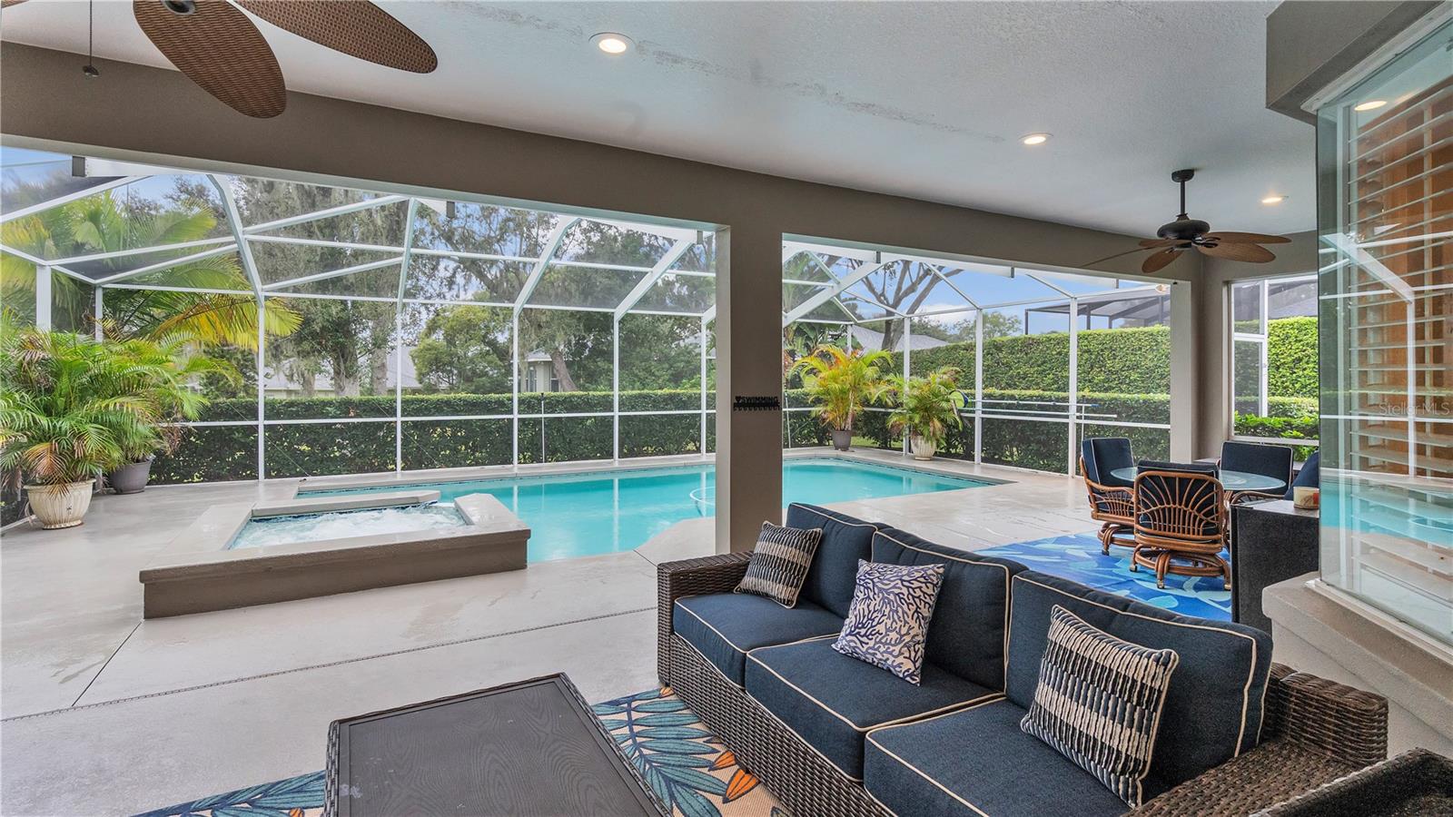 6857 CRESCENT OAKS CIR