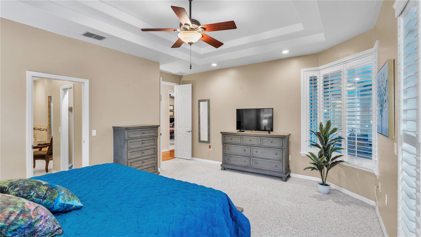 6857 CRESCENT OAKS CIR