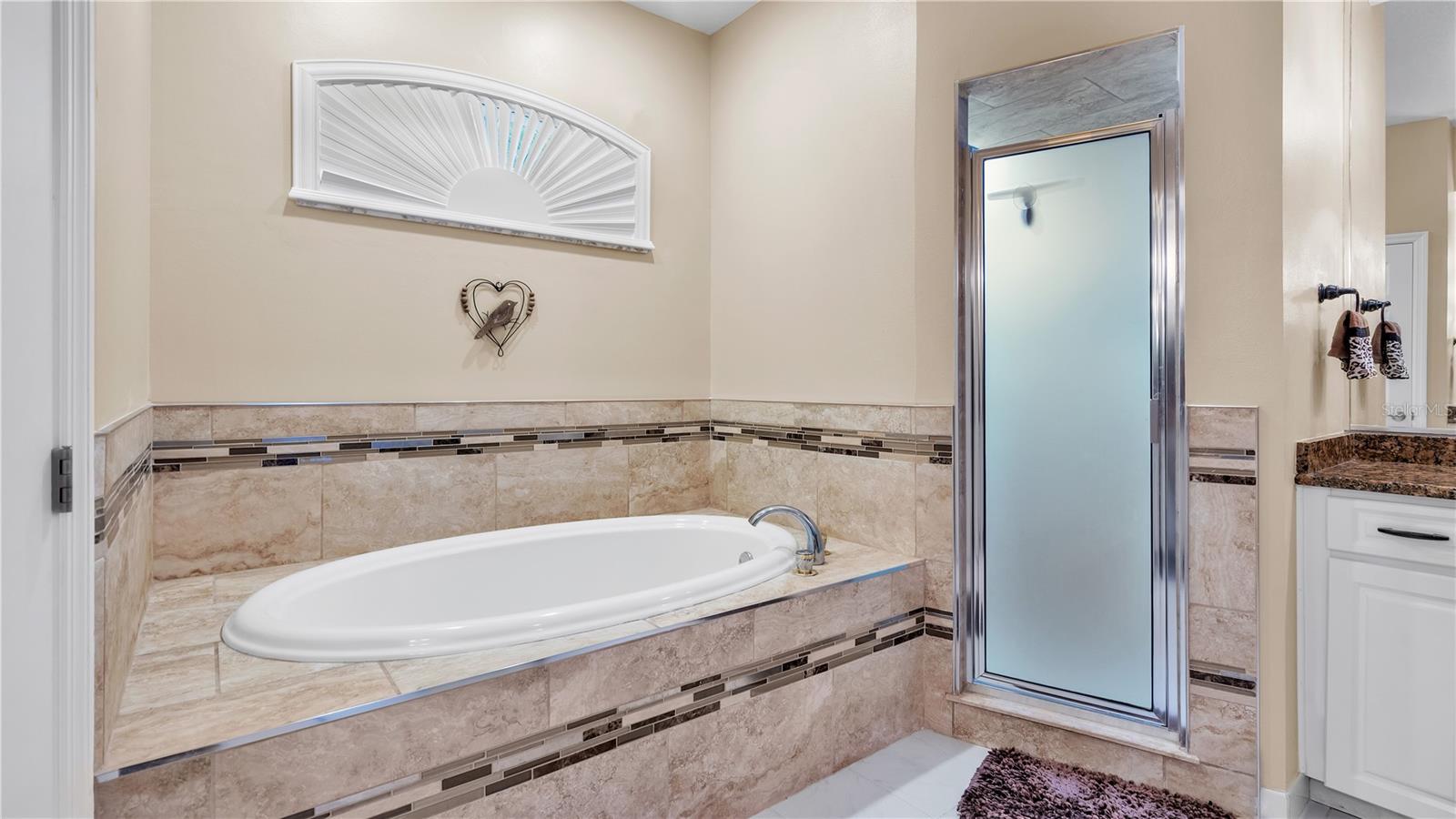 6857 CRESCENT OAKS CIR