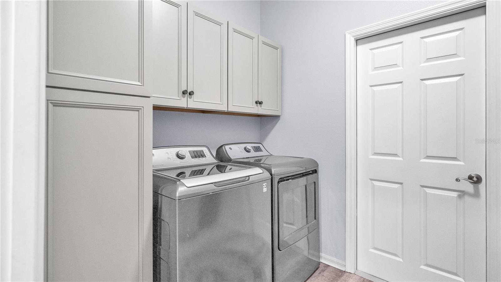 6857 CRESCENT OAKS CIR