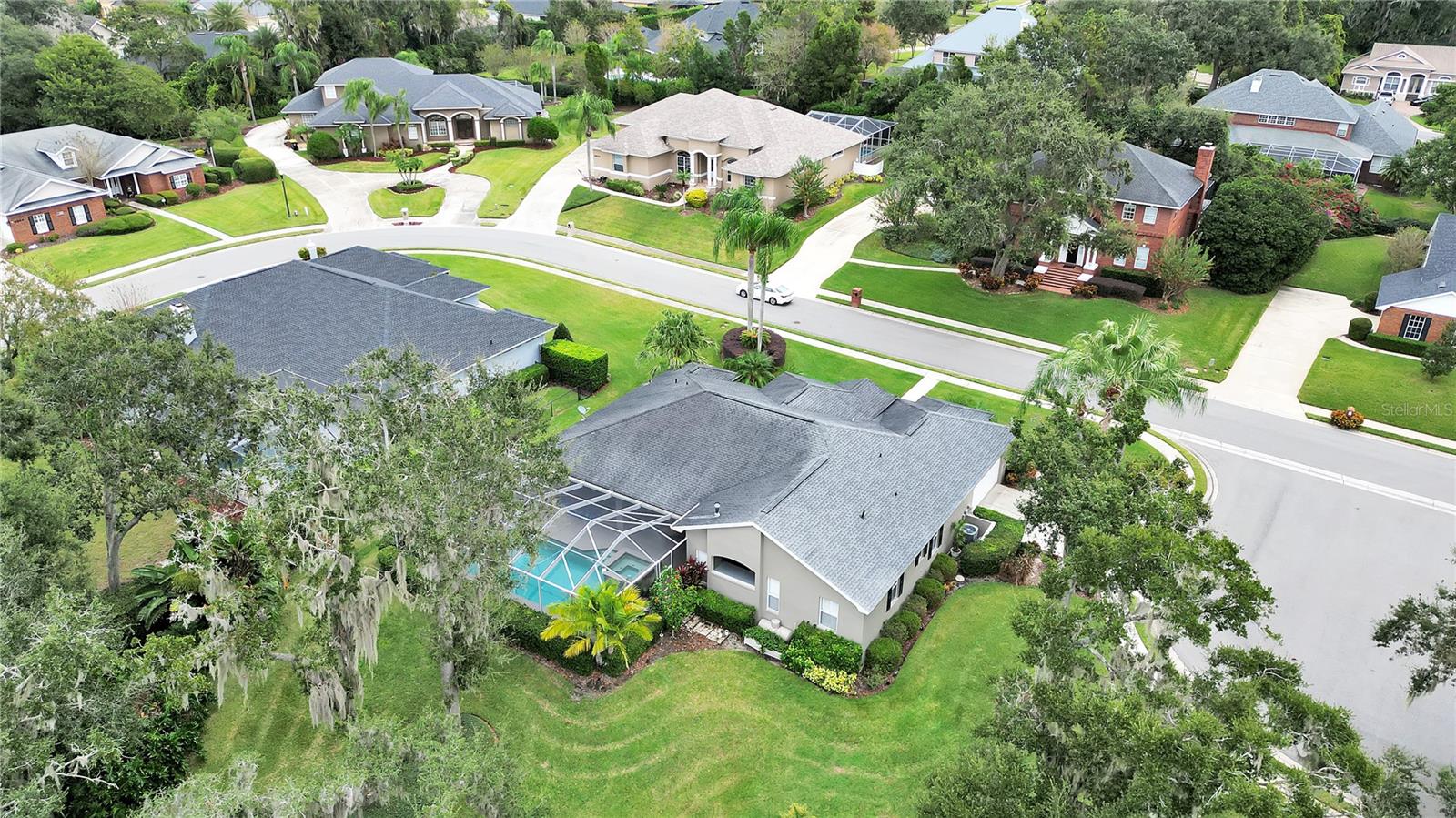 6857 CRESCENT OAKS CIR