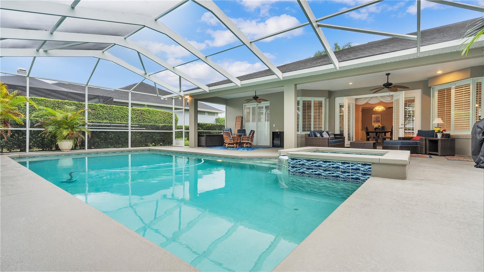 6857 CRESCENT OAKS CIR