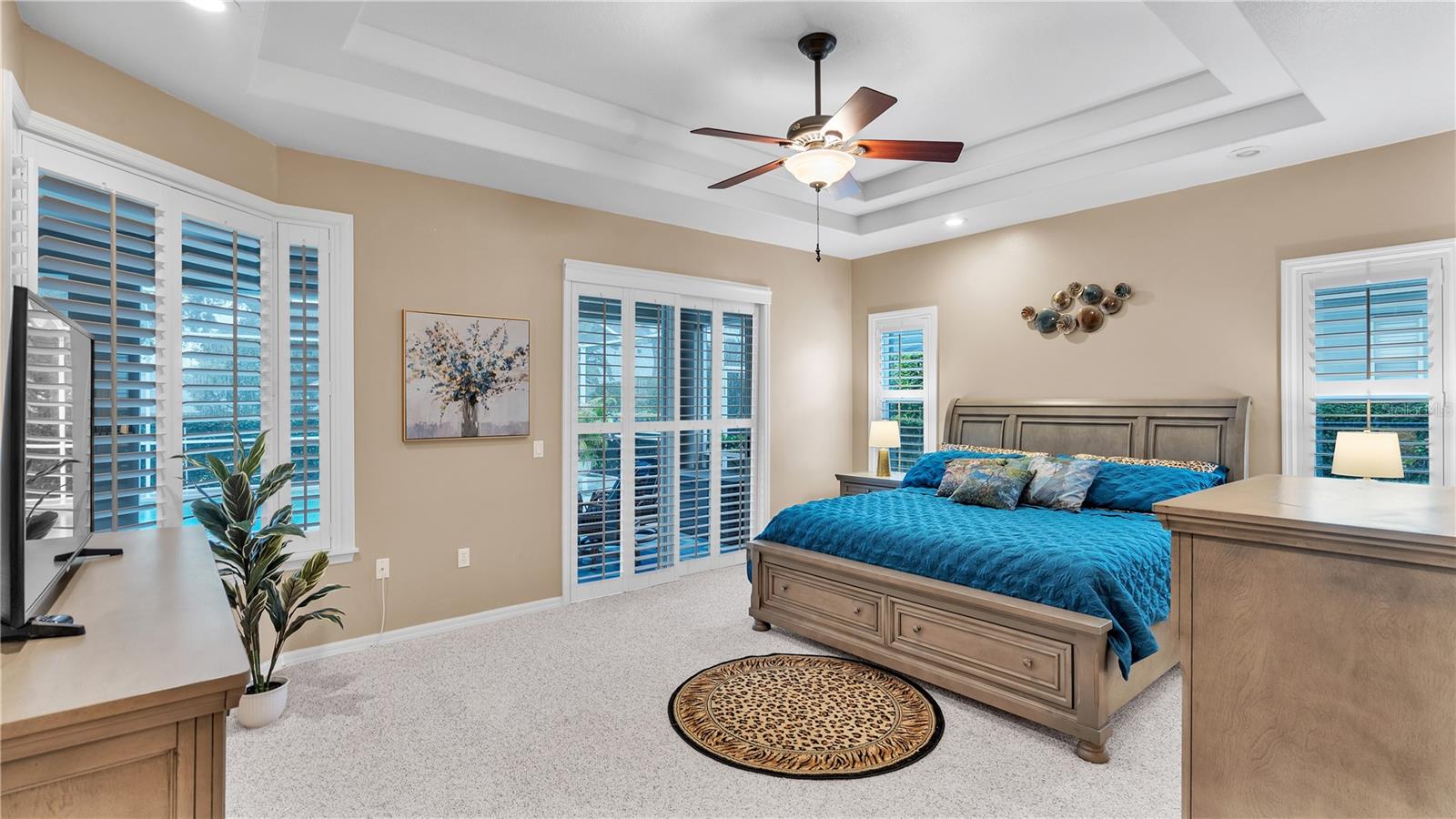 6857 CRESCENT OAKS CIR