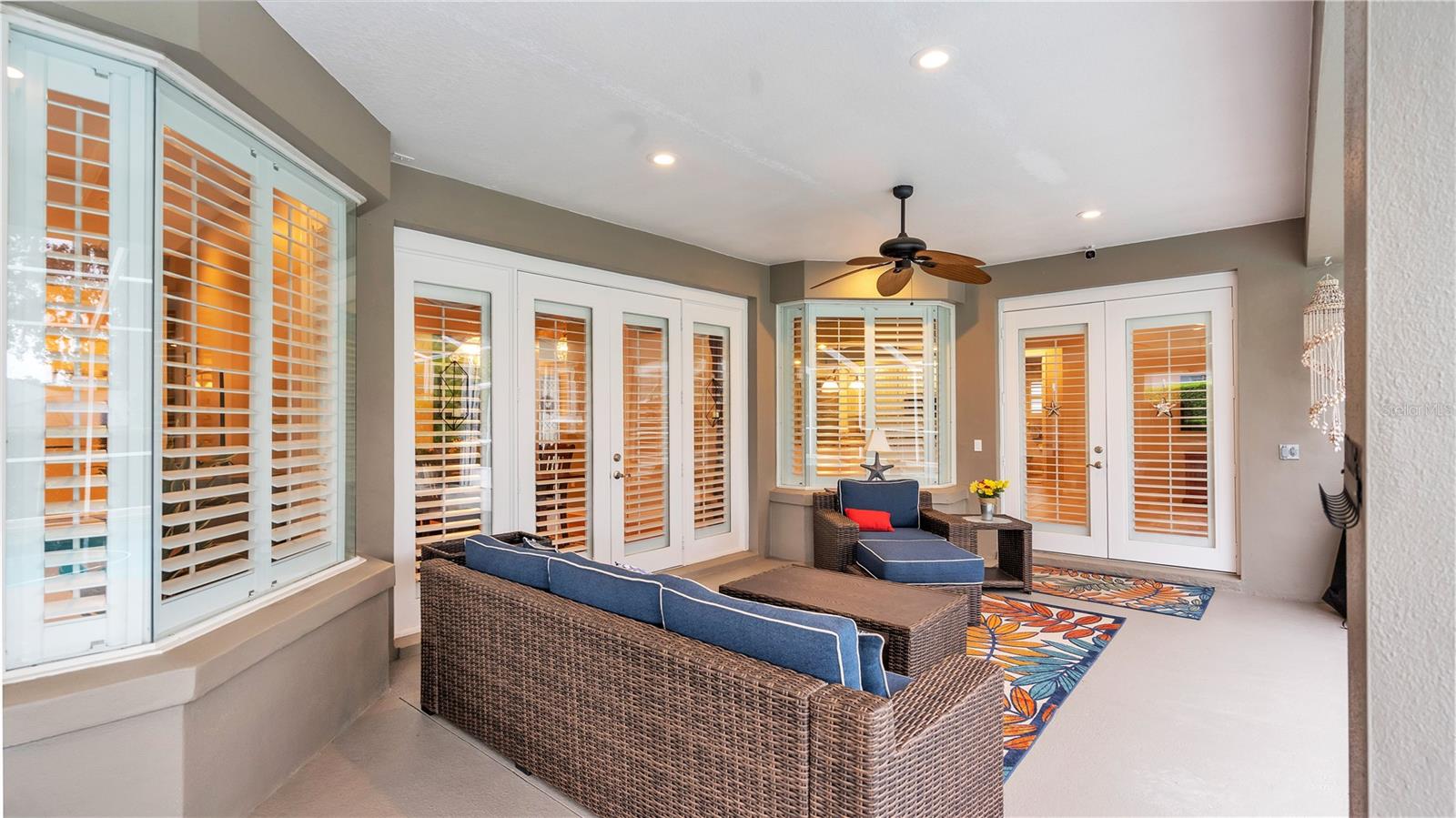 6857 CRESCENT OAKS CIR