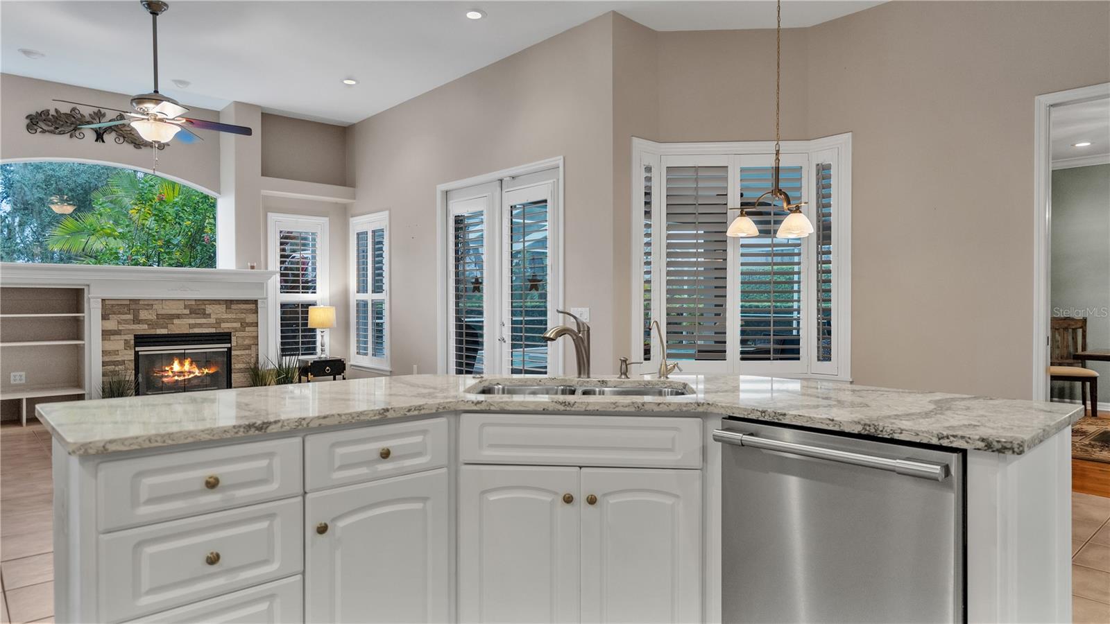 6857 CRESCENT OAKS CIR