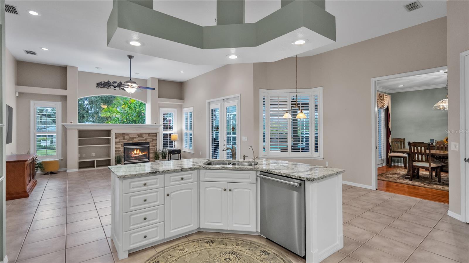 6857 CRESCENT OAKS CIR