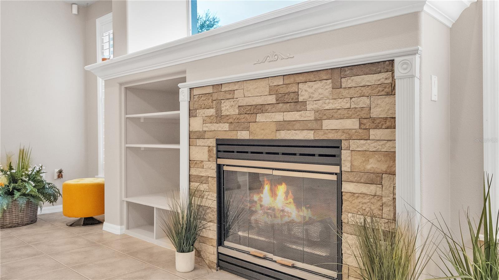 6857 CRESCENT OAKS CIR