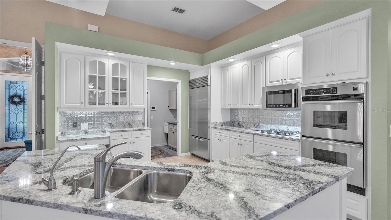 6857 CRESCENT OAKS CIR