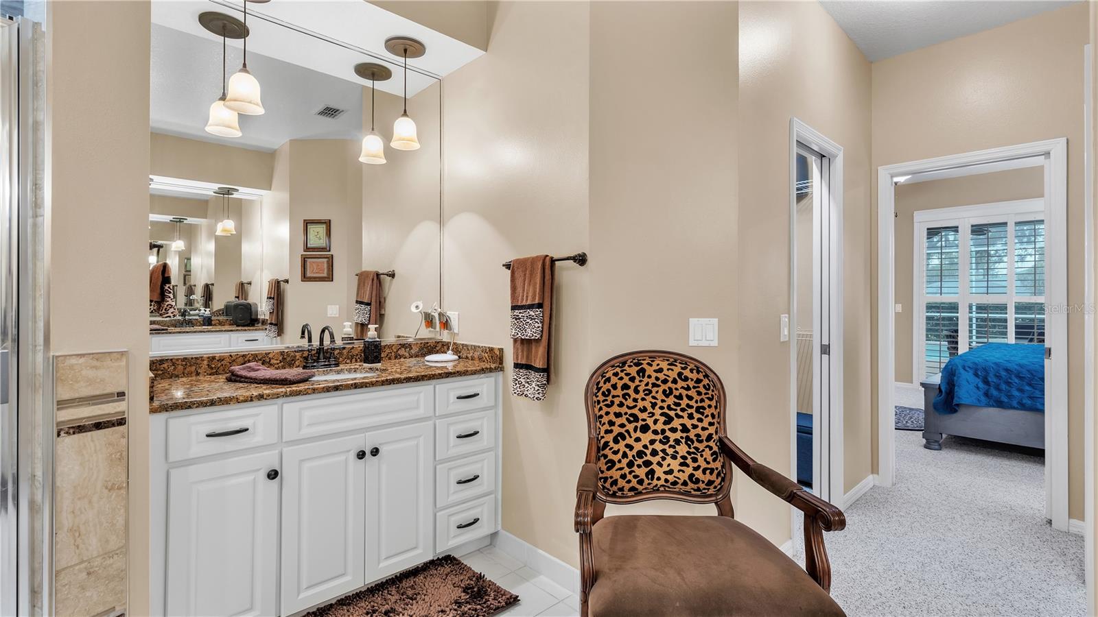 6857 CRESCENT OAKS CIR