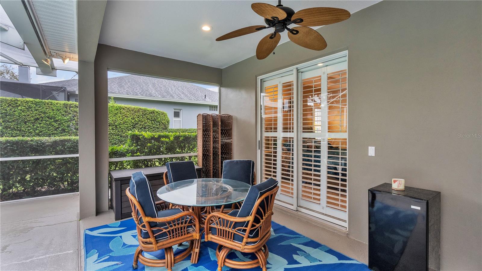 6857 CRESCENT OAKS CIR