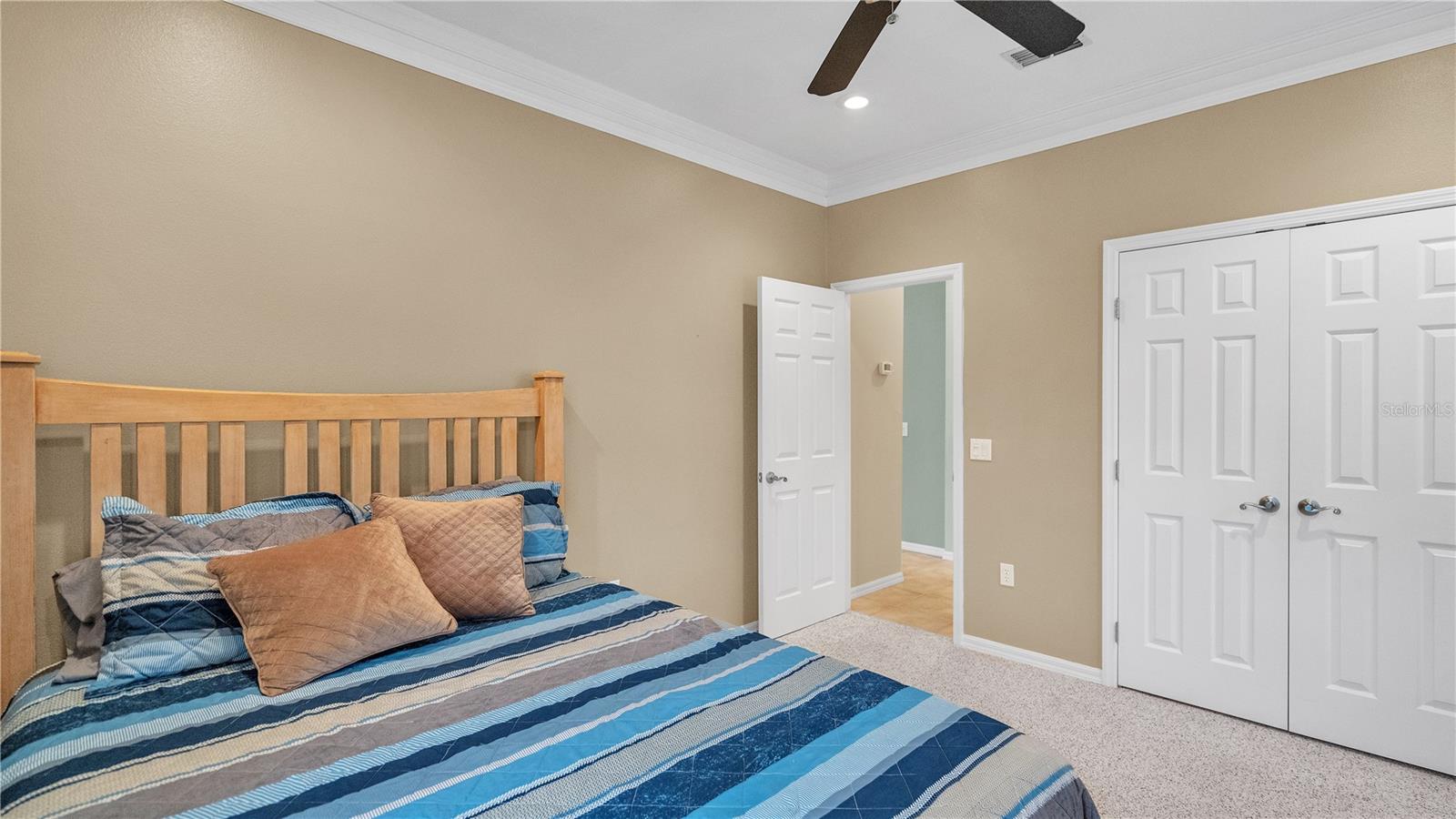 6857 CRESCENT OAKS CIR