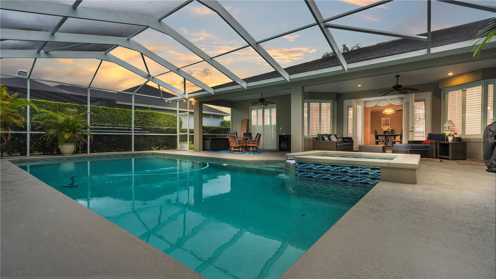 6857 CRESCENT OAKS CIR