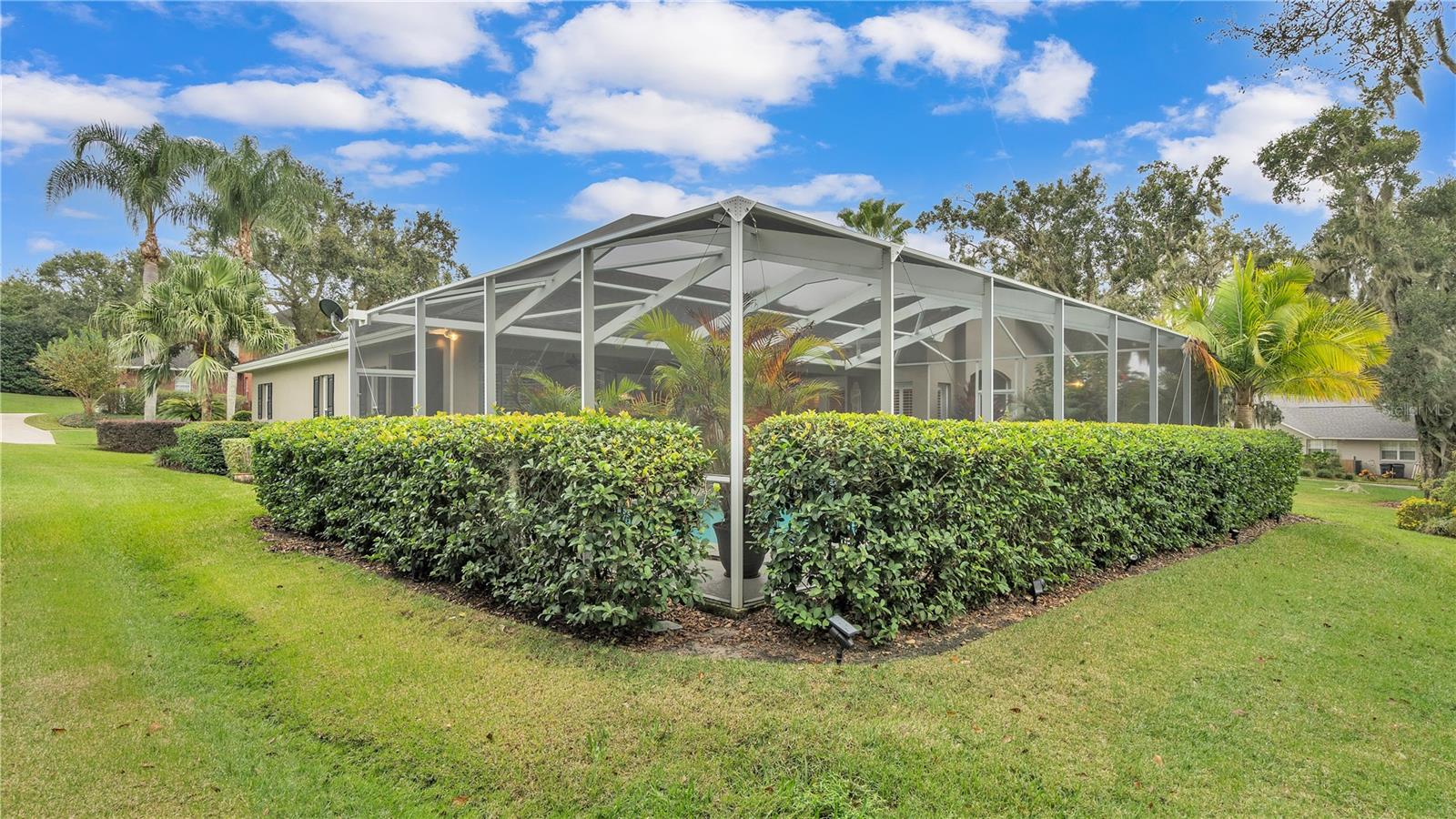 6857 CRESCENT OAKS CIR