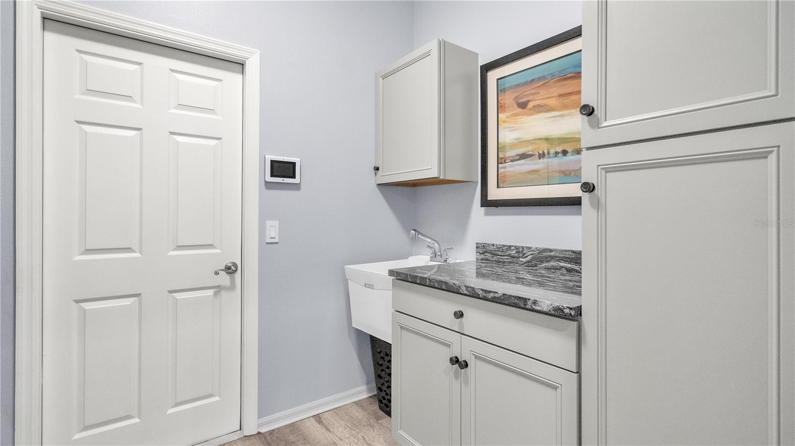 6857 CRESCENT OAKS CIR