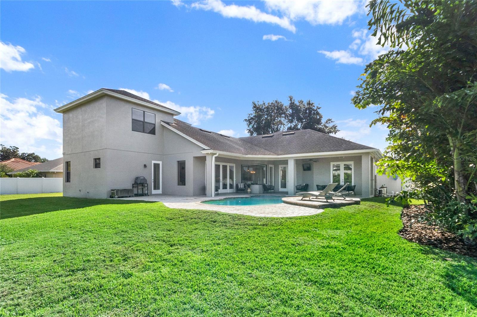 1364 CRESCENT WOODS LOOP