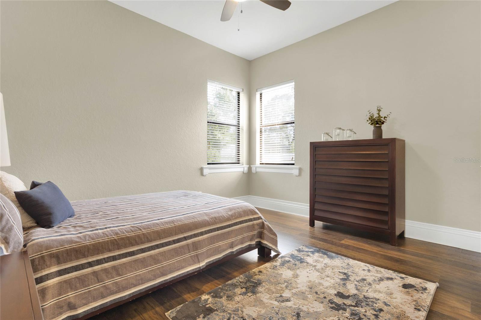 1364 CRESCENT WOODS LOOP