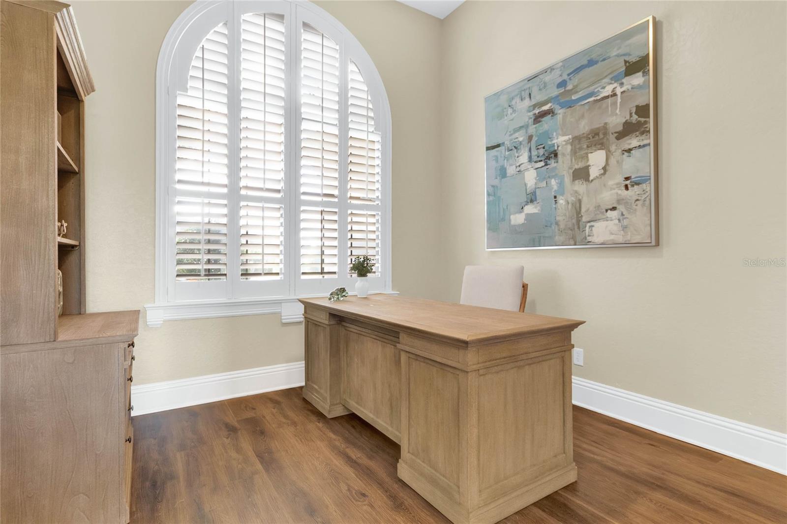 1364 CRESCENT WOODS LOOP