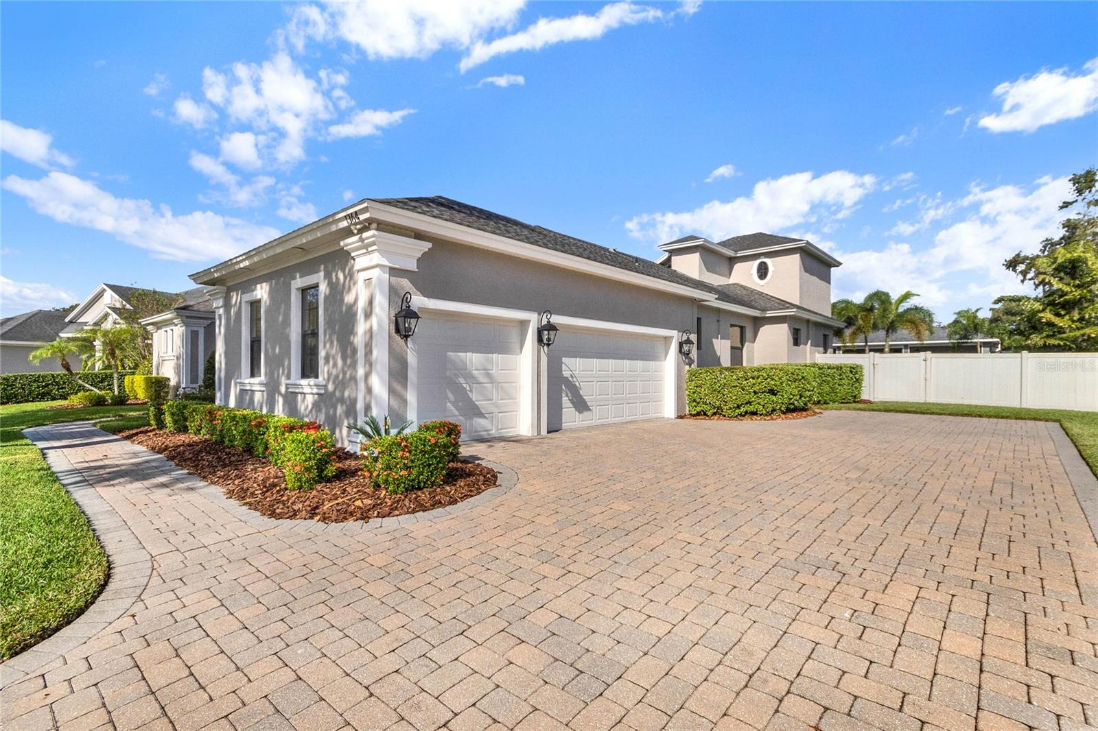 1364 CRESCENT WOODS LOOP